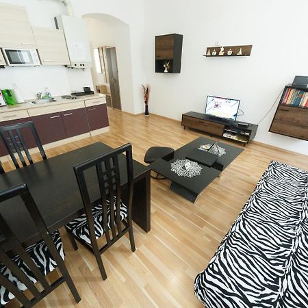 Apartments In Vienna Near Schoenbrunn & Westbahnhof - Keyless Check-In Exterior photo