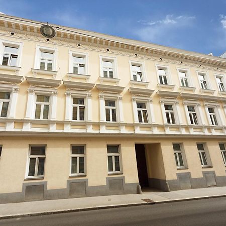 Apartments In Vienna Near Schoenbrunn & Westbahnhof - Keyless Check-In Exterior photo