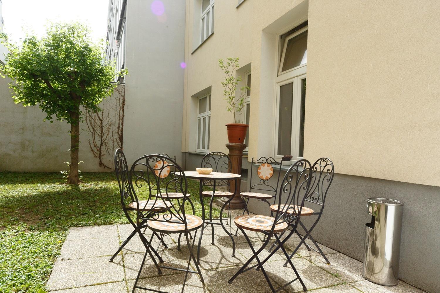 Apartments In Vienna Near Schoenbrunn & Westbahnhof - Keyless Check-In Exterior photo